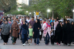 گزارش تصویری از همایش پیاده روی خانوادگی به مناسبت هفته تربیت بدنی در کیش