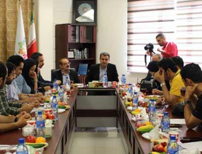 نشست خبرنگاران عمانی با مدیرعامل جامعه بازاریان و بازدید از جاذبه‌های گردشگری کیش