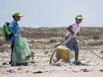 اجرای طرح پاکسازی ساحل کلبه هور در جزیره کیش
