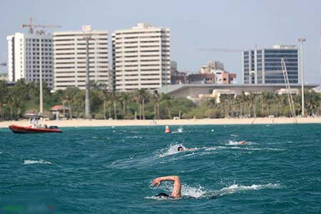جشنواره شنای آب های آزاد در ساحل مارینا کیش برگزار می شود