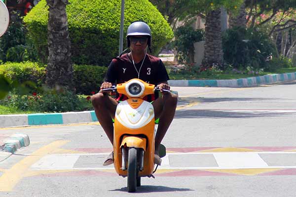 همایش موتورسیکلت سواران قانونمند در جزیره کیش