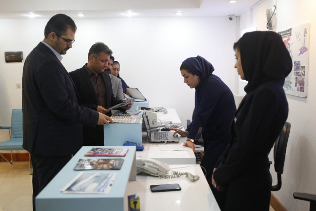 نصب نرخنامه خدمات گردشگری در دفاتر مسافرتی و گردشگری