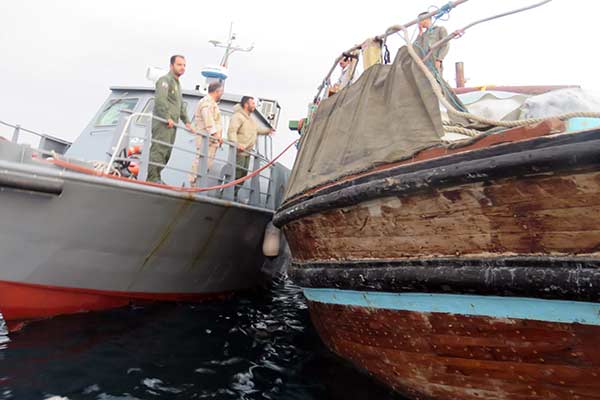 نجات ۶ دریانورد از لنج حادثه دیده