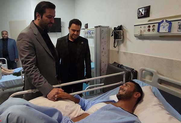 عیادت رحیم سرهنگی از بیماران بستری در بیمارستان کیش در روز تاسوعای حسینی