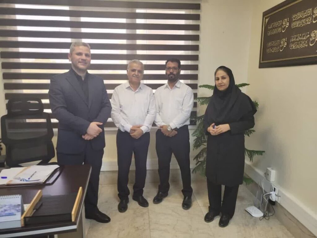 اولین بانوی کیشوند مجوز رانندگی تاکسی گرفت