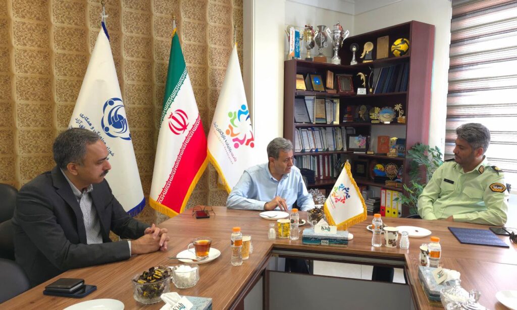 دیدار رییس پلیس فتای فرماندهی انتظامی کیش با مدیرعامل جامعه بازاریان و بازرگانان کیش